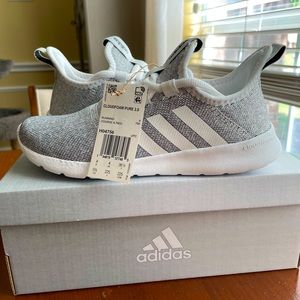 NIB Adidas Cloudfoam Girls Running Shoe Size 5 1/2